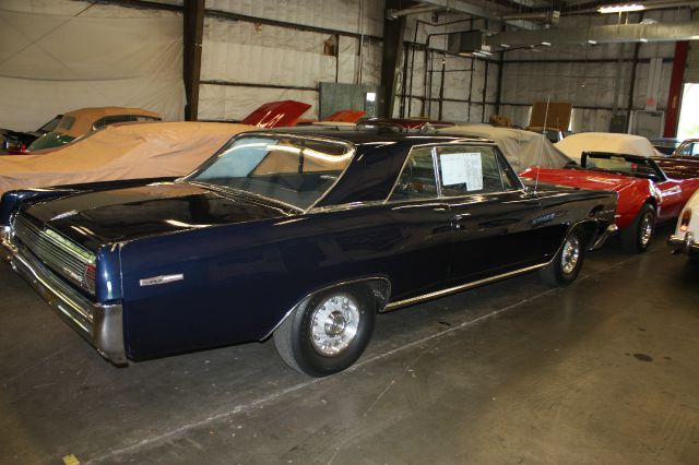 Pontiac Grand Prix 1963 photo 3