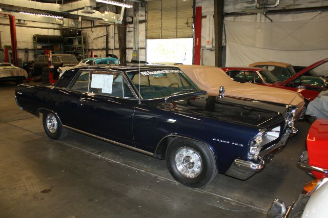 Pontiac Grand Prix 1963 photo 4