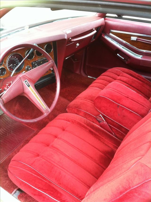 Pontiac Grand Prix 1975 photo 1