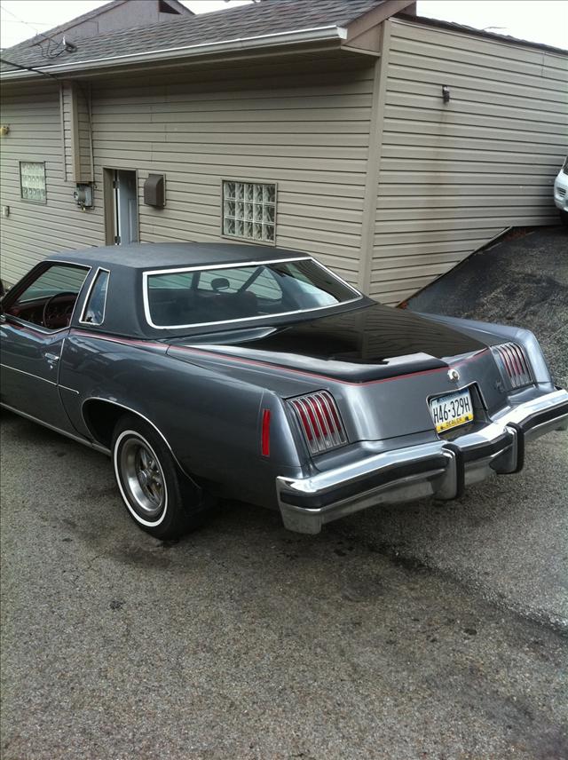 Pontiac Grand Prix 1975 photo 2