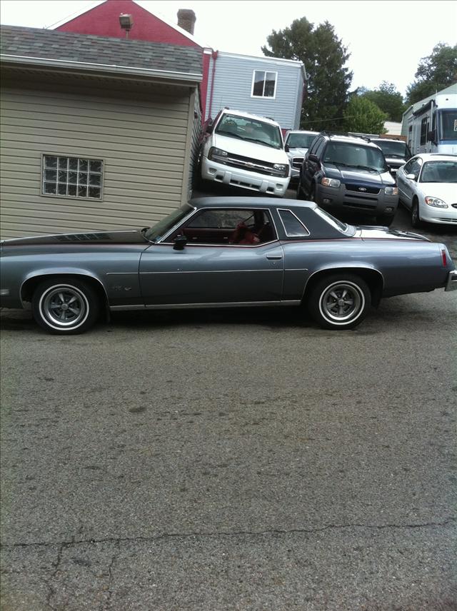 Pontiac Grand Prix 1975 photo 3