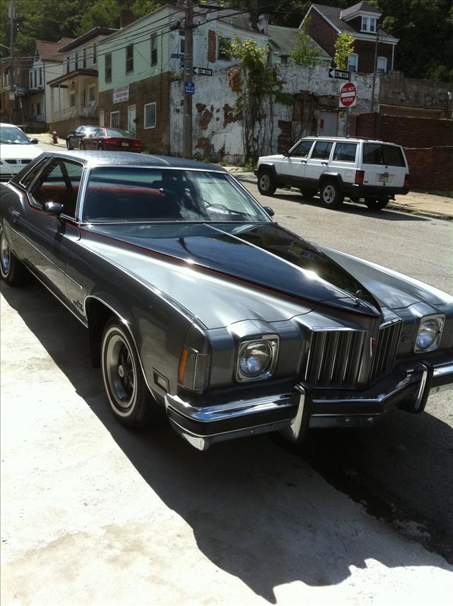 Pontiac Grand Prix 1975 photo 4