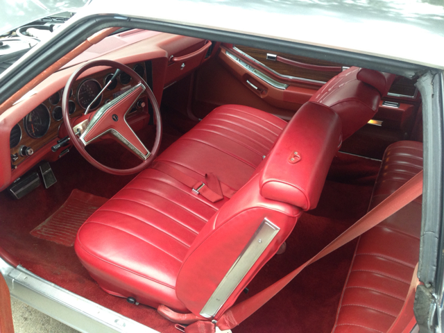 Pontiac Grand Prix 1976 photo 2