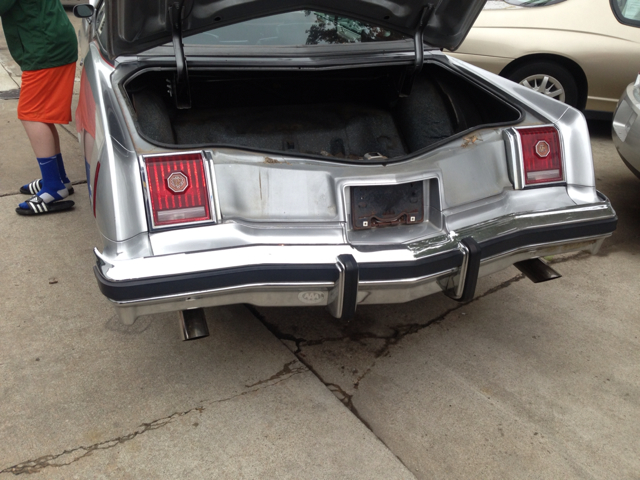 Pontiac Grand Prix 1976 photo 4