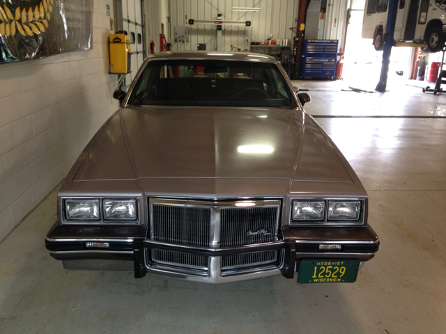 Pontiac Grand Prix 1983 photo 2