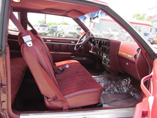 Pontiac Grand Prix 1984 photo 1