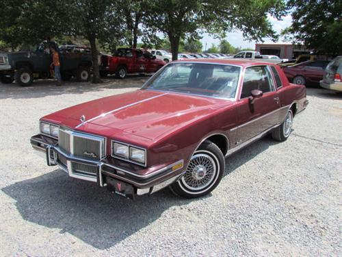Pontiac Grand Prix 1984 photo 4