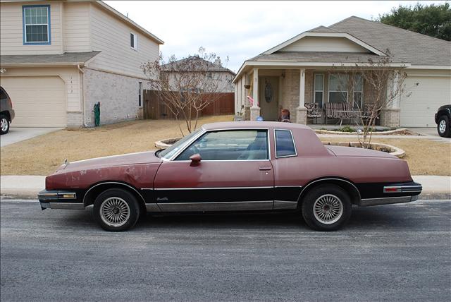 Pontiac Grand Prix 1984 photo 2