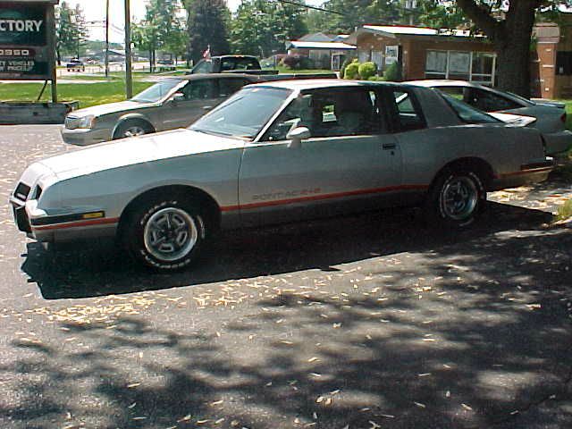 Pontiac Grand Prix 1986 photo 1