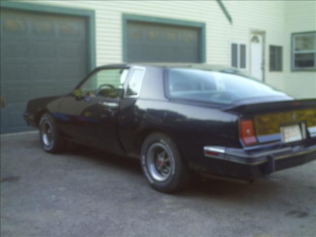 Pontiac Grand Prix 1986 photo 1