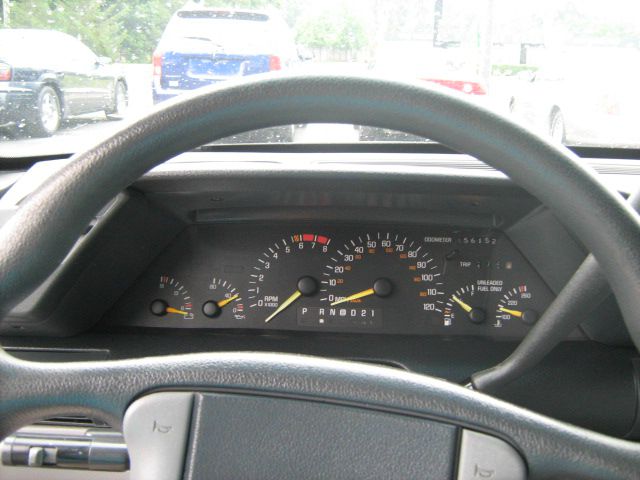 Pontiac Grand Prix Sport -5 Speed-stick-4x4 Sedan