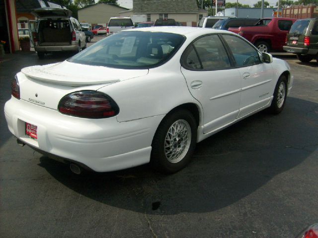 Pontiac Grand Prix XUV SLE 4WD Sedan