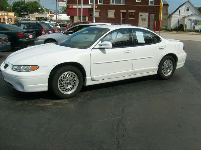 Pontiac Grand Prix 1997 photo 2