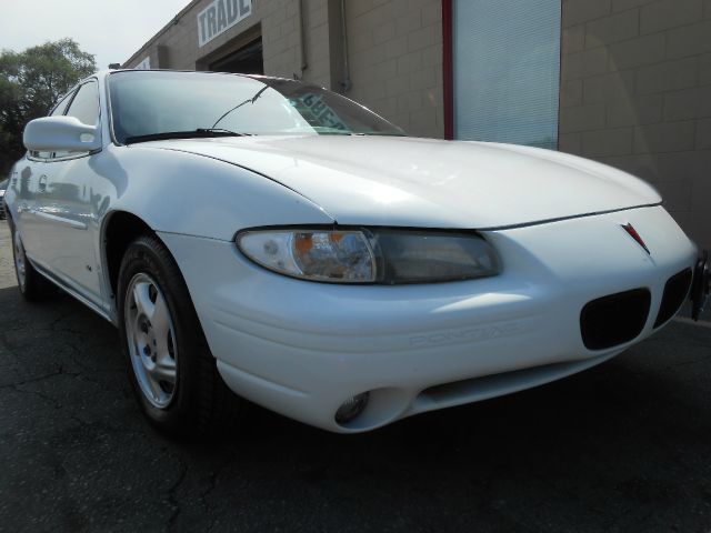 Pontiac Grand Prix Sport -5 Speed-stick-4x4 Sedan