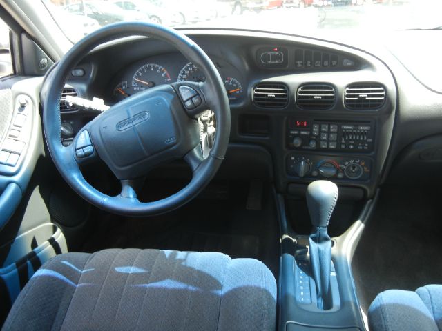 Pontiac Grand Prix 2000 photo 2