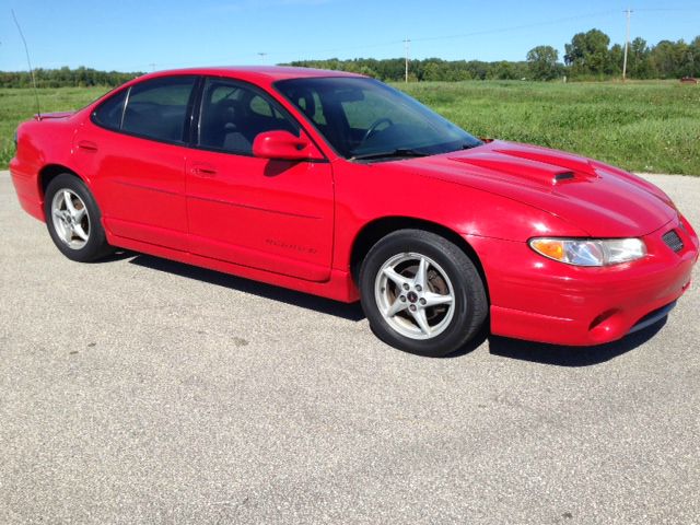 Pontiac Grand Prix XUV SLE 4WD Sedan