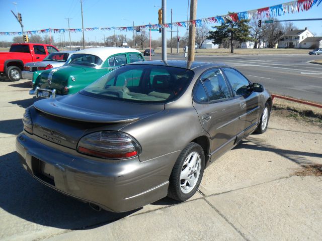 Pontiac Grand Prix 2000 photo 2