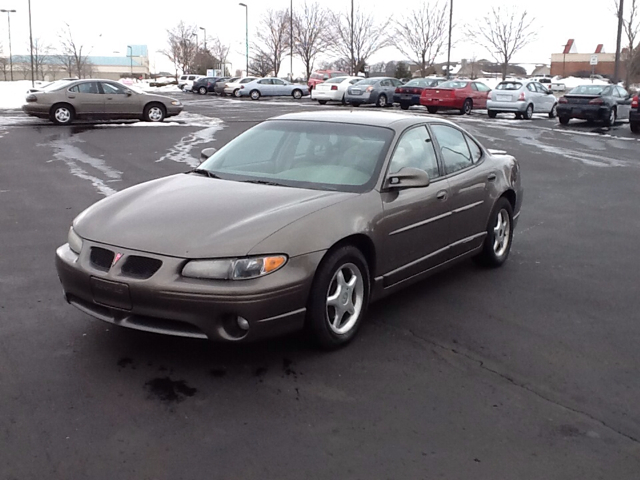 Pontiac Grand Prix 2000 photo 2