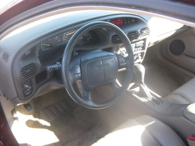 Pontiac Grand Prix 2000 photo 2