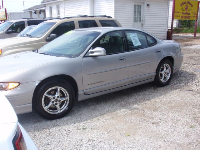 Pontiac Grand Prix 2000 photo 2