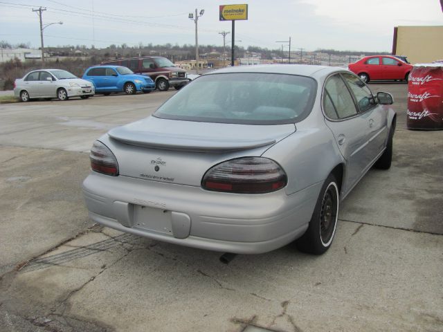 Pontiac Grand Prix 2000 photo 2