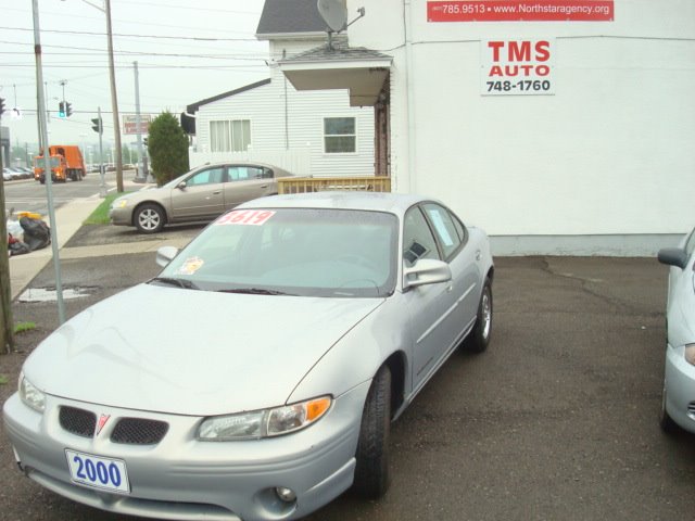 Pontiac Grand Prix 2000 photo 2