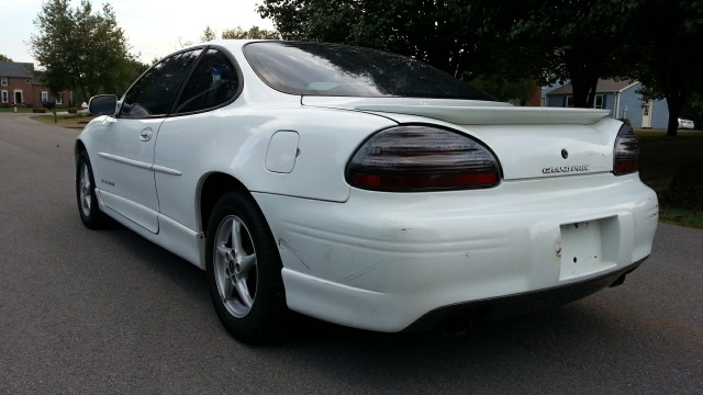 Pontiac Grand Prix 2000 photo 2