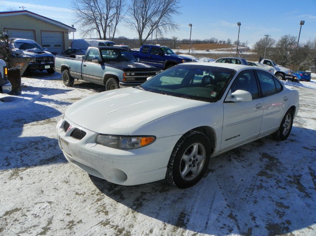 Pontiac Grand Prix 2000 photo 1