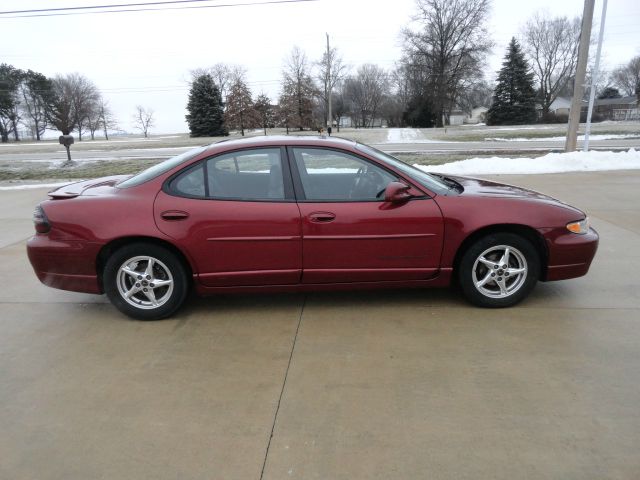 Pontiac Grand Prix 2000 photo 2