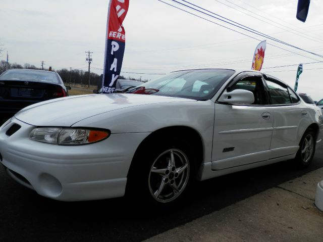 Pontiac Grand Prix 2001 photo 1