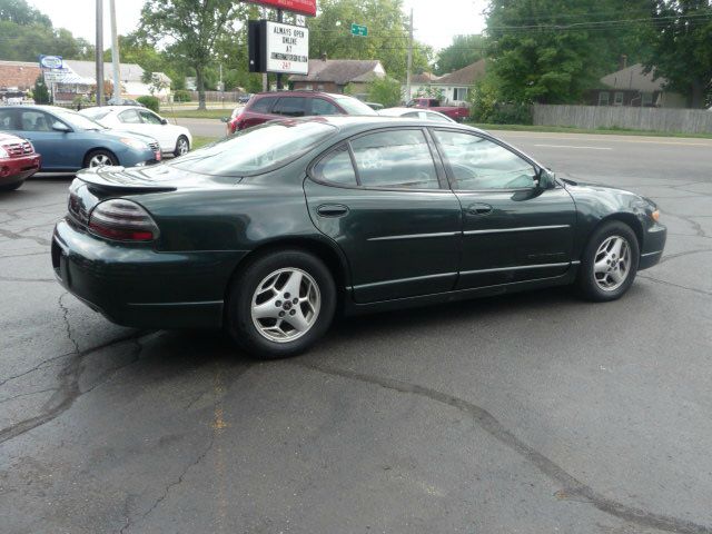 Pontiac Grand Prix XUV SLE 4WD Sedan