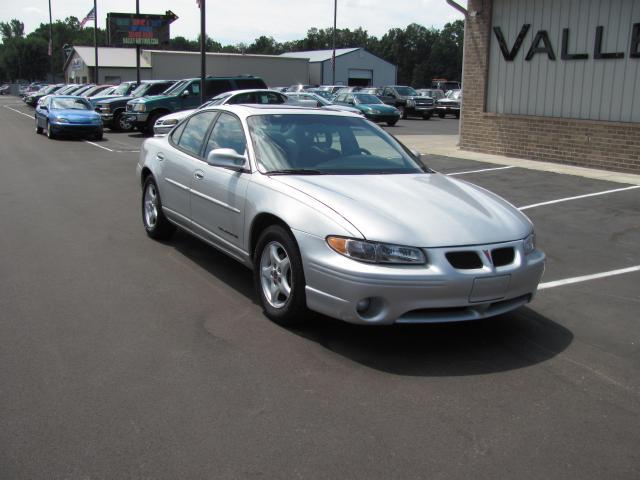 Pontiac Grand Prix 2001 photo 1