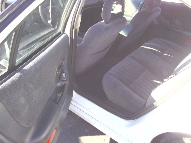 Pontiac Grand Prix 2001 photo 2