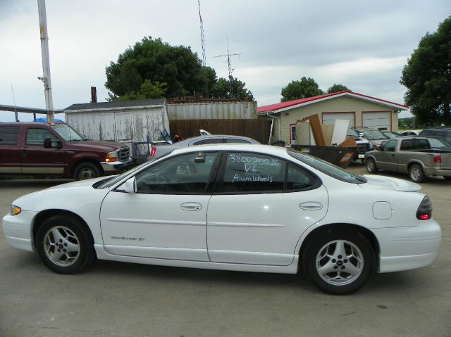 Pontiac Grand Prix 2001 photo 1