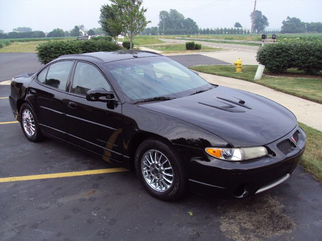 Pontiac Grand Prix 2001 photo 1