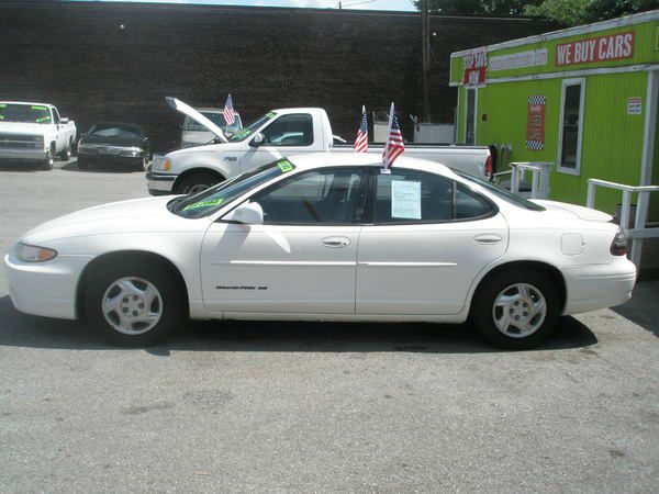 Pontiac Grand Prix 2002 photo 2
