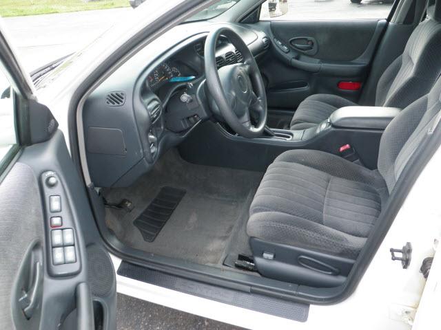 Pontiac Grand Prix SE Sedan