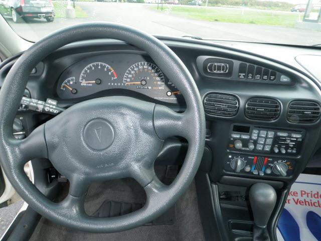 Pontiac Grand Prix 2002 photo 1