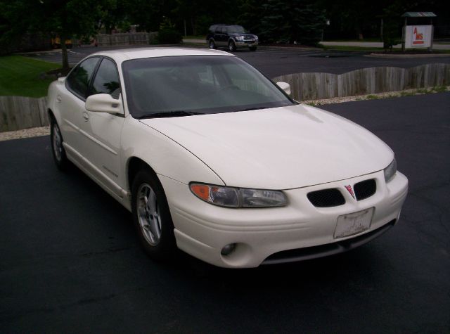 Pontiac Grand Prix 2002 photo 1