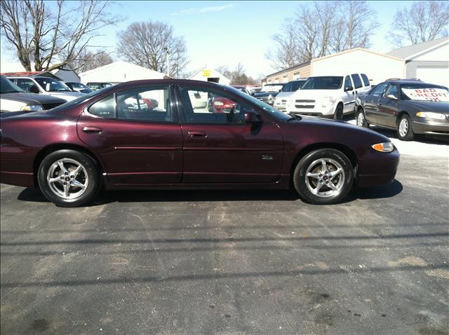 Pontiac Grand Prix 2002 photo 2