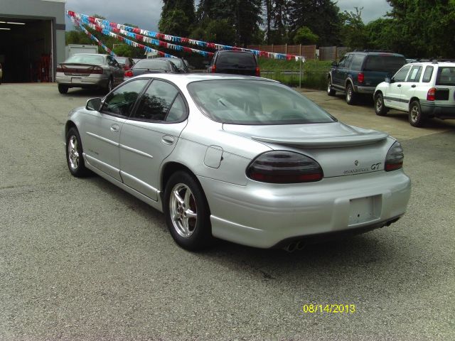 Pontiac Grand Prix 2002 photo 2