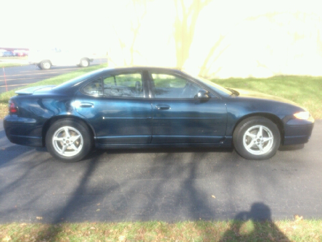 Pontiac Grand Prix 2002 photo 2