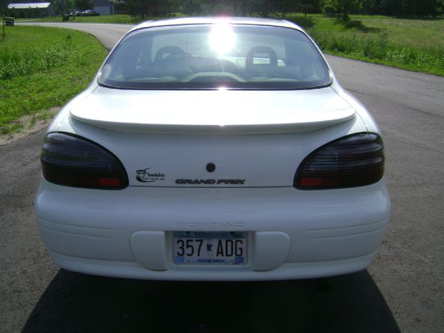Pontiac Grand Prix 2002 photo 2