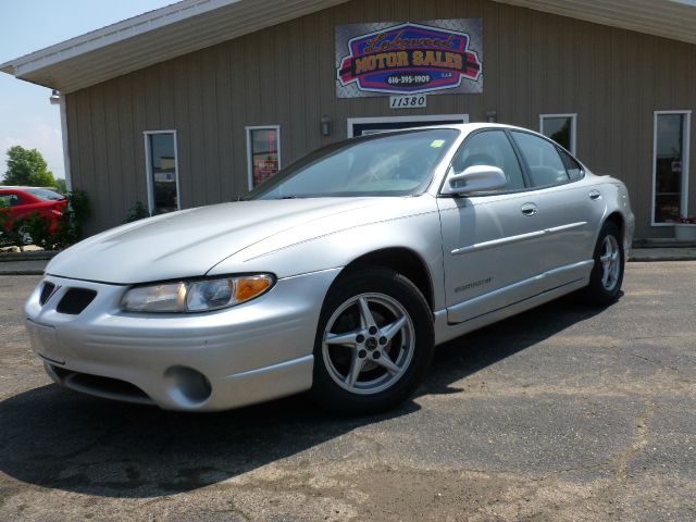 Pontiac Grand Prix 2002 photo 2