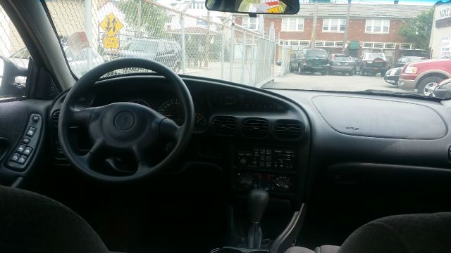 Pontiac Grand Prix 2002 photo 2