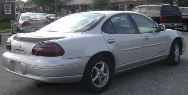 Pontiac Grand Prix SE Sedan