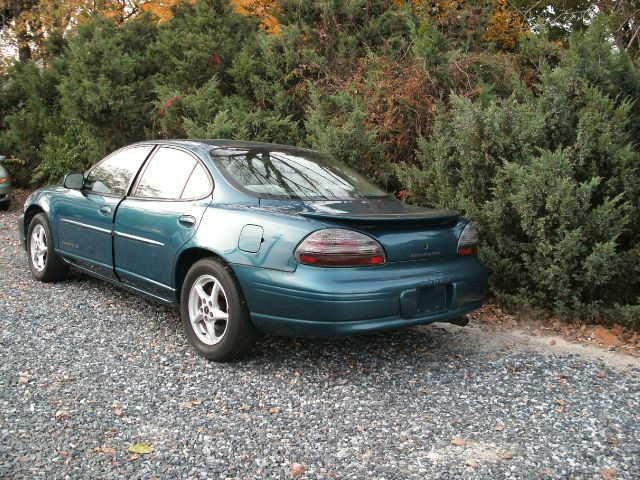 Pontiac Grand Prix SE Sedan