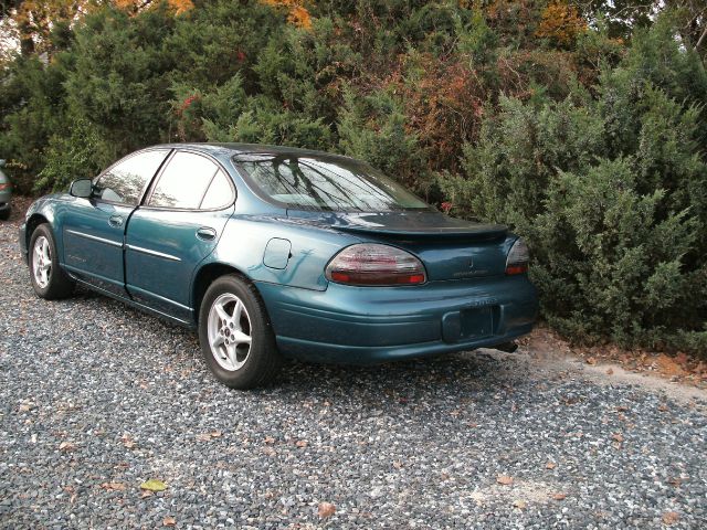 Pontiac Grand Prix 2002 photo 1