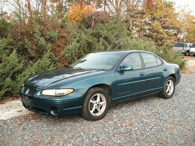 Pontiac Grand Prix 2002 photo 2