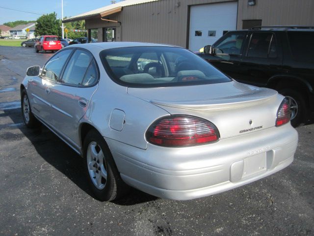 Pontiac Grand Prix SE Sedan